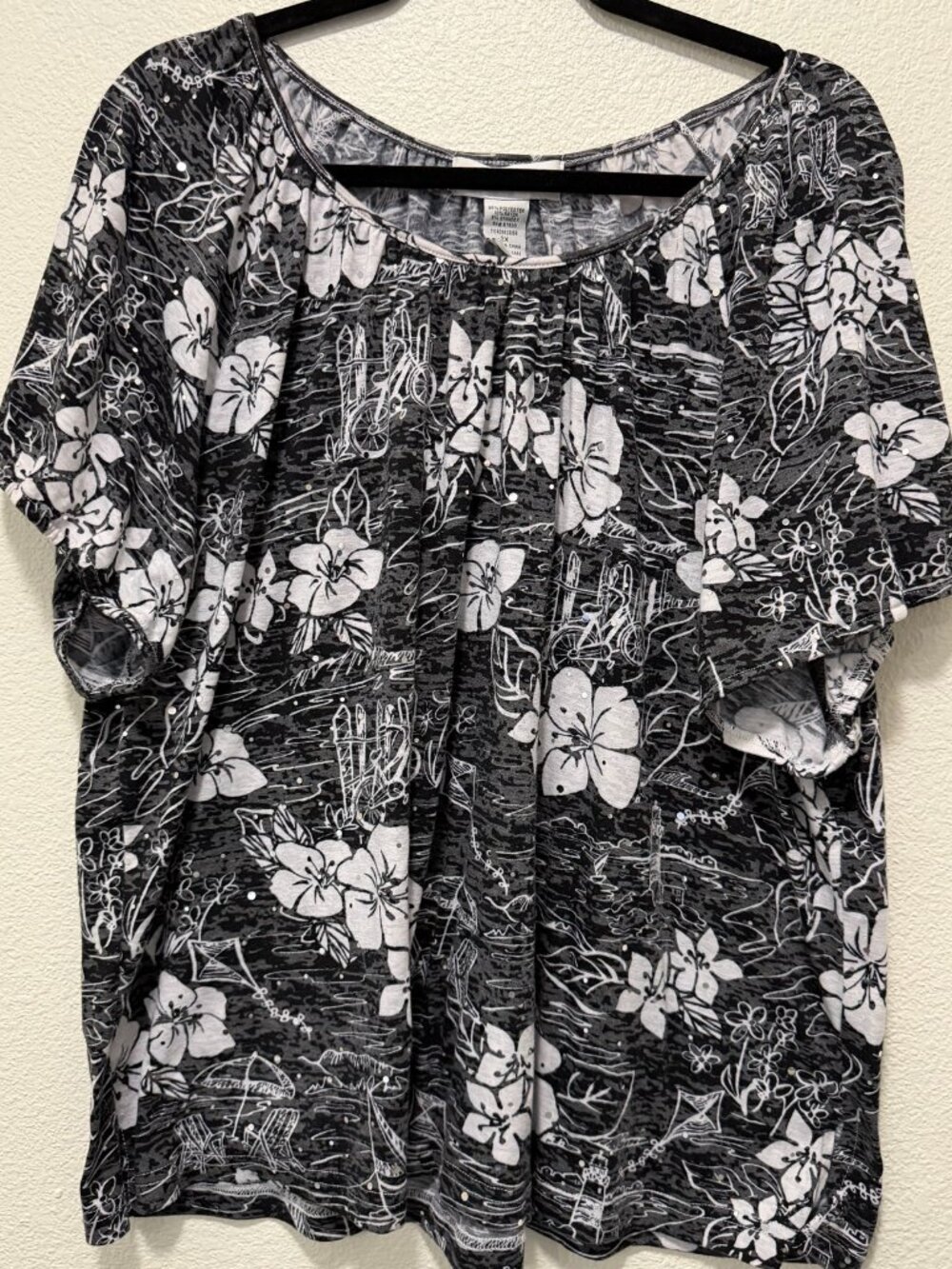 Cathy Daniels black and white floral print short sleeve blouse, sequins, 2X